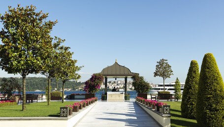 Four Seasons Hotel Istanbul at the Bosphorus - Image 26