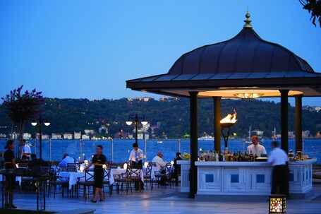Four Seasons Hotel Istanbul at the Bosphorus - Image 17