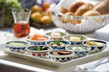 Four Seasons Hotel Istanbul at the Bosphorus - Image 27