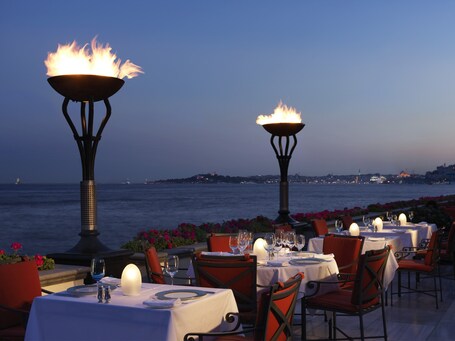 Four Seasons Hotel Istanbul at the Bosphorus - Image 11