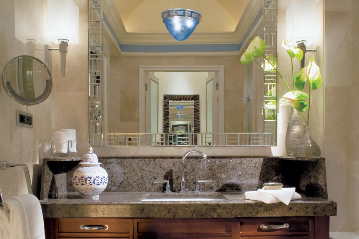 Separate bathtub and shower, free toiletries, hair dryer, bathrobes