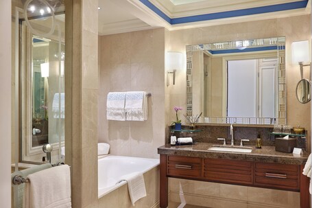 Four Seasons Hotel Istanbul at the Bosphorus - Image 58