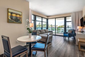 Pillowtop beds, blackout drapes, soundproofing, iron/ironing board - Cambria Hotel Fort Lauderdale Beach (Fort Lauderdale)