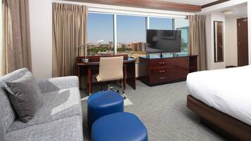 Executive Room, 1 King Bed, Club Lounge Access | Premium bedding, pillowtop beds, in-room safe, desk