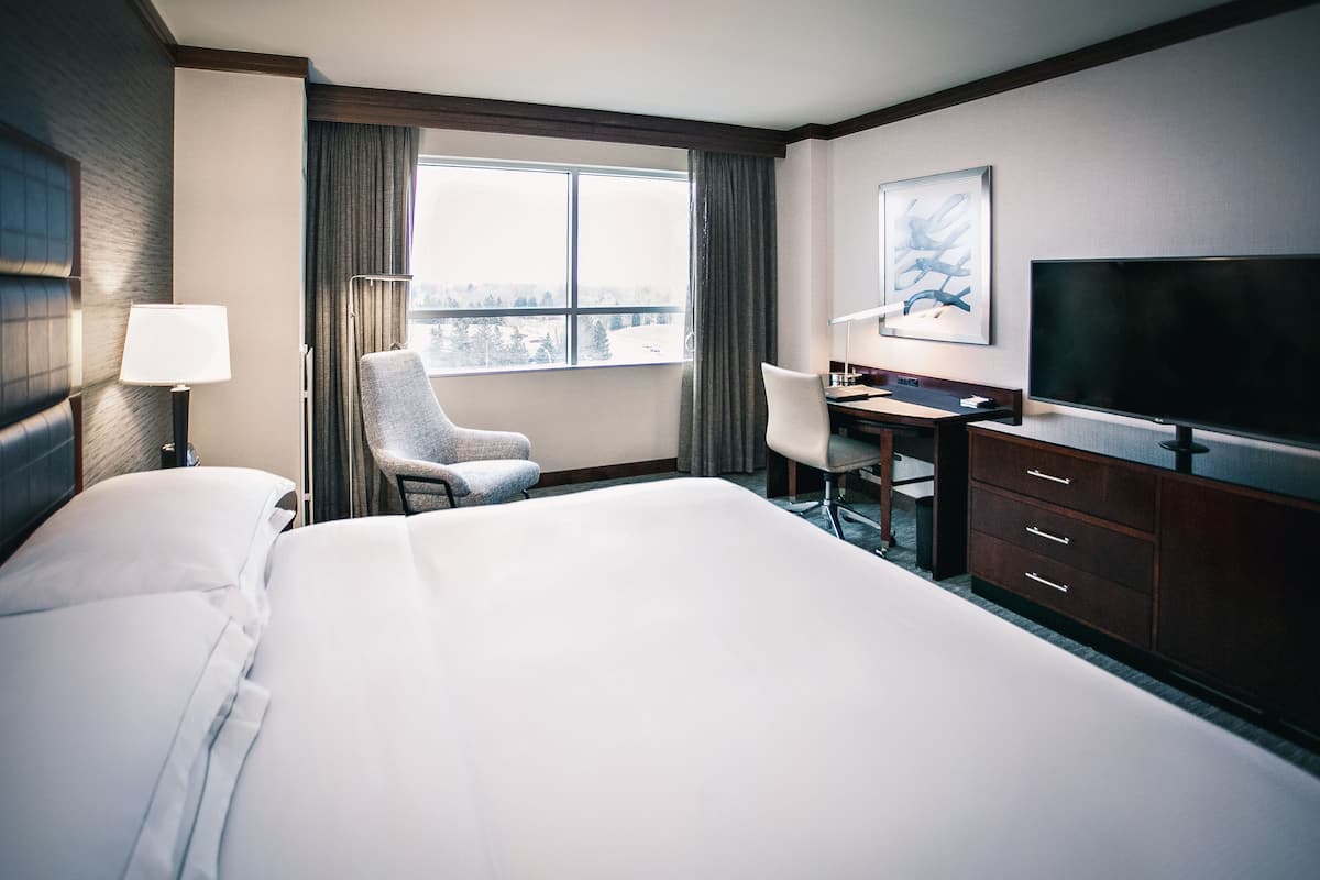 Premium bedding, pillowtop beds, in-room safe, desk