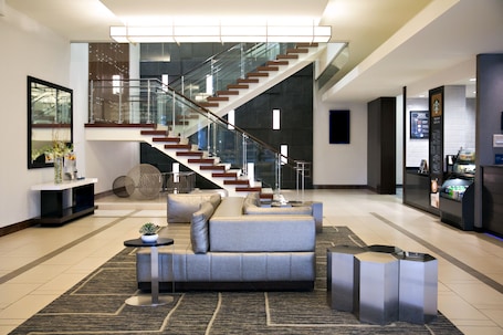 Lobby sitting area. Hilton Minneapolis/Bloomington