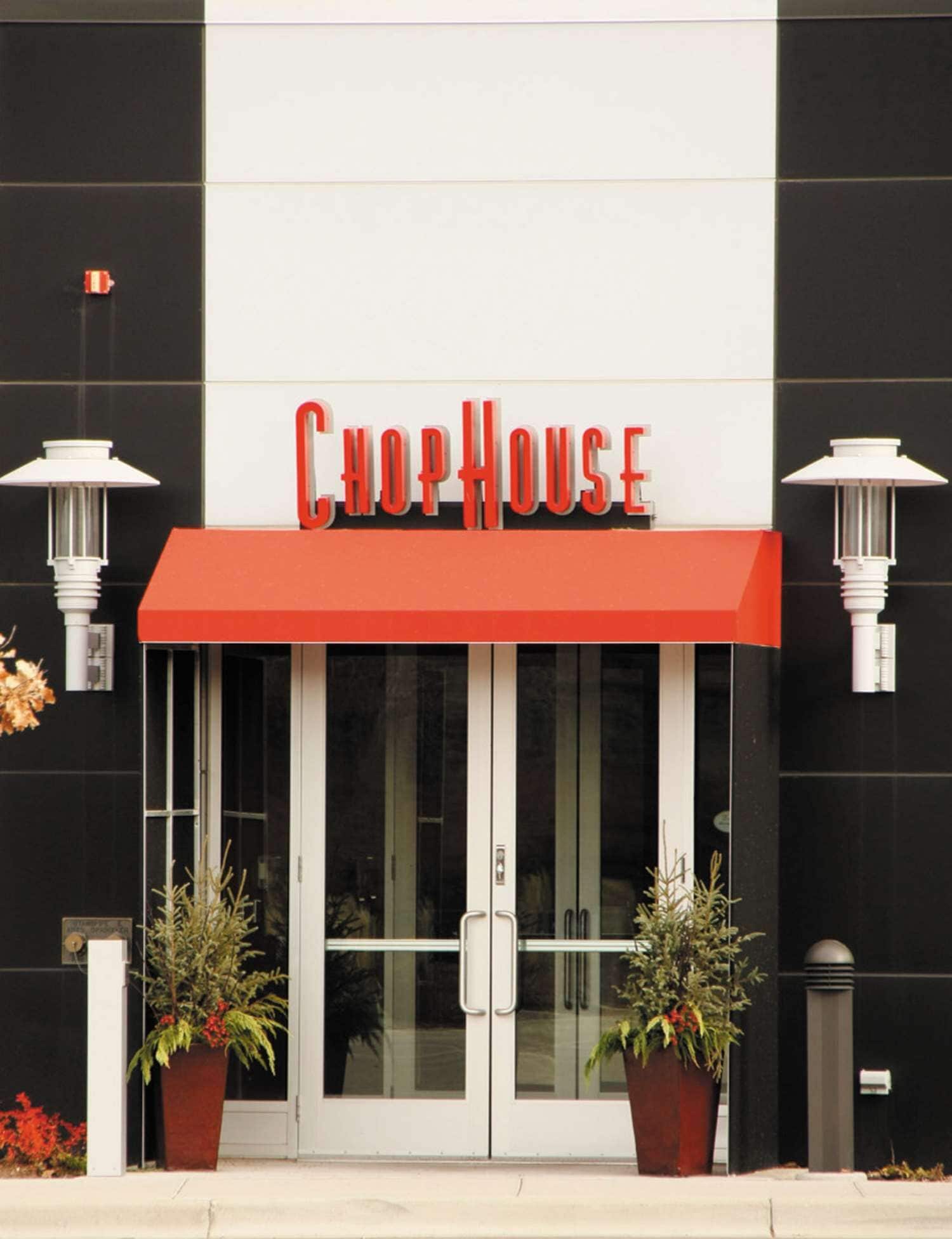 2 restaurants, breakfast served