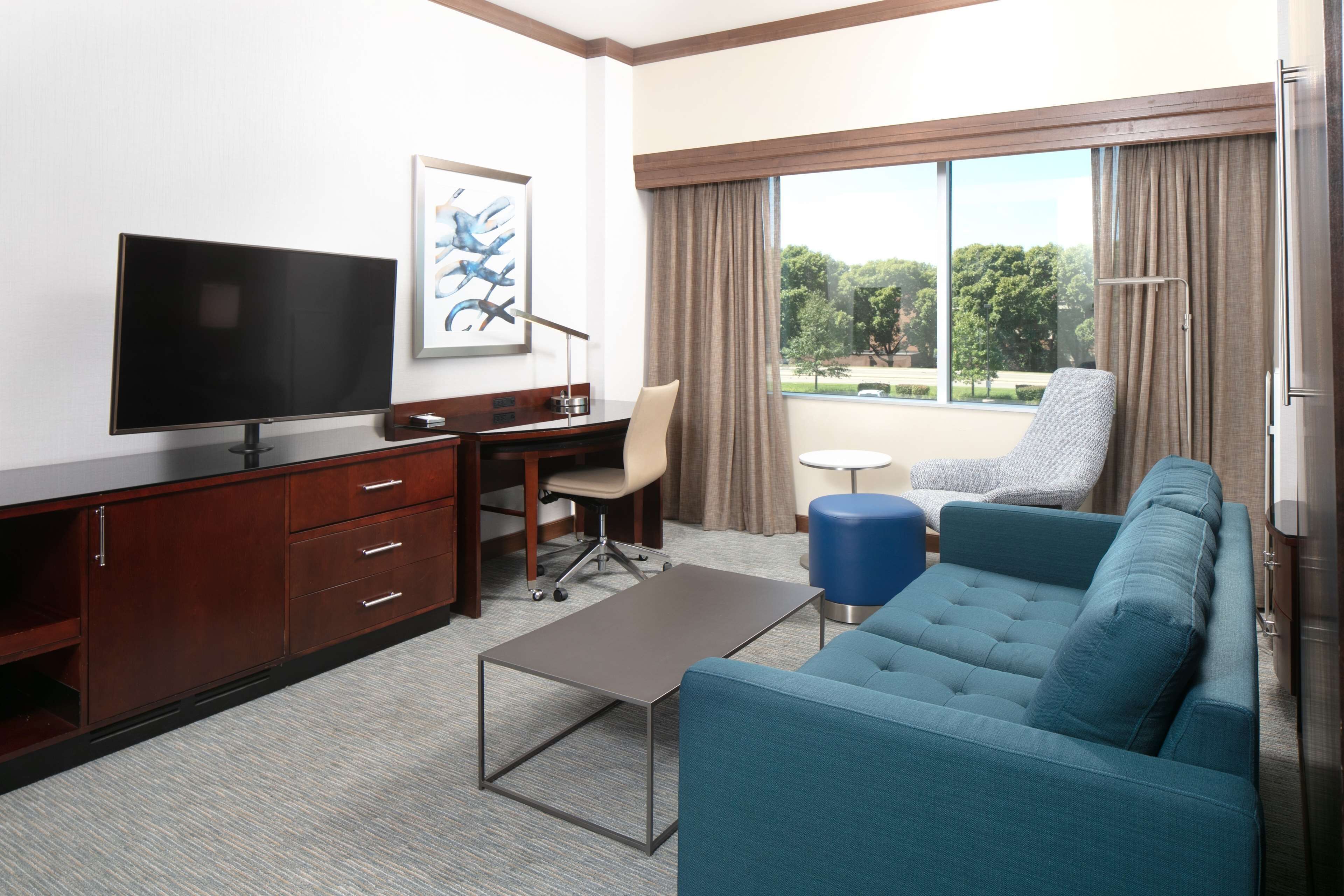 premium bedding, pillow-top beds, in-room safe, desk