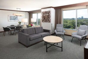 Quarto superior, acesso ao Club Lounge | Área de estar | TV LCD, filmes pagos, dock para MP3