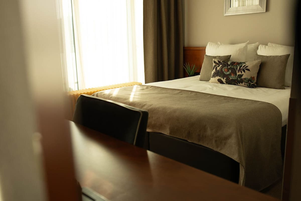1 chambre, coffres-forts dans les chambres, fer et planche à repasser