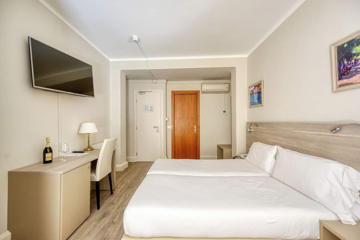 Down duvets, in-room safe, desk, cots/infant beds