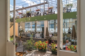 2 restaurants; s'hi serveixen esmorzars i sopars