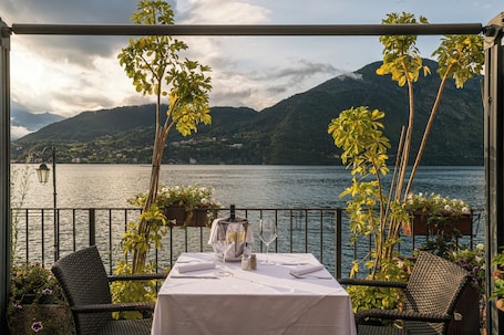2 restaurants; breakfast and dinner served . Hotel Bazzoni et du Lac