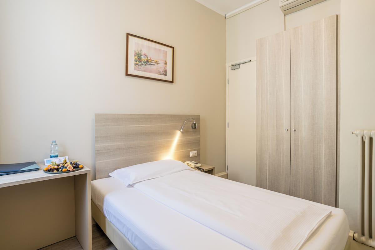 Single Room | Down duvets, in-room safe, desk, cots/infant beds
