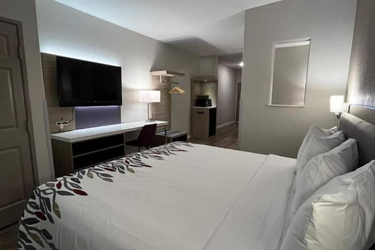 Desk, blackout curtains, free WiFi, bed sheets