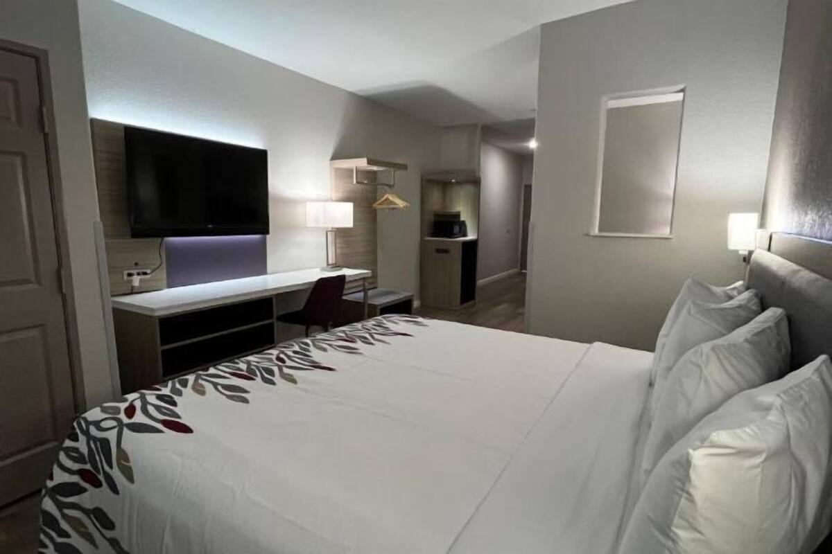 Desk, blackout curtains, free WiFi, bed sheets