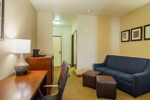 En 50-tommers Flatskjerm-TV med kabel-kanaler samt TV