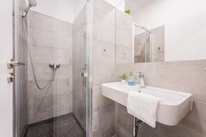 Bathroom - Hotel Ostas (Prague)