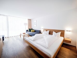 Standard Double Room | Down comforters, in-room safe, desk, laptop workspace - Hotel Krone in Au (Au)