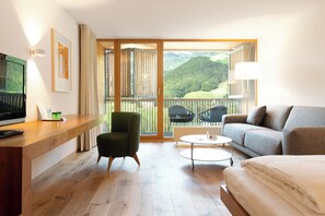 Down comforters, in-room safe, desk, laptop workspace - Hotel Krone in Au (Au)