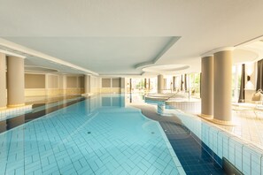 Innendørsbasseng