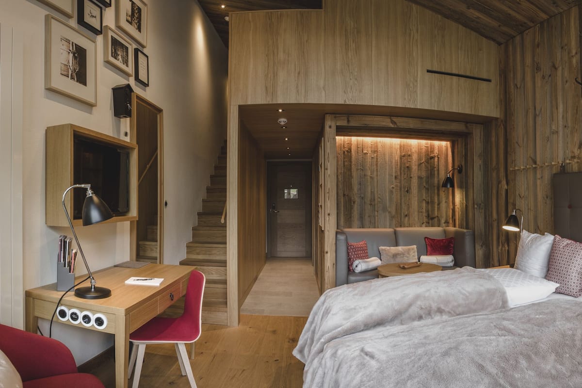 Donzen dekbedden, een minibar, een kluis op de kamer, een bureau