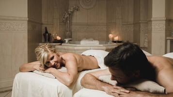 Salas de tratamiento para parejas, un sauna, una bañera de hidromasaje