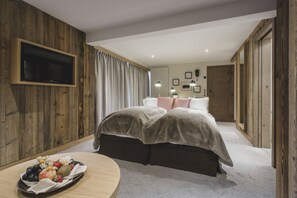 Familierom | Dundyner, minibar, safe på rommet og skrivebord