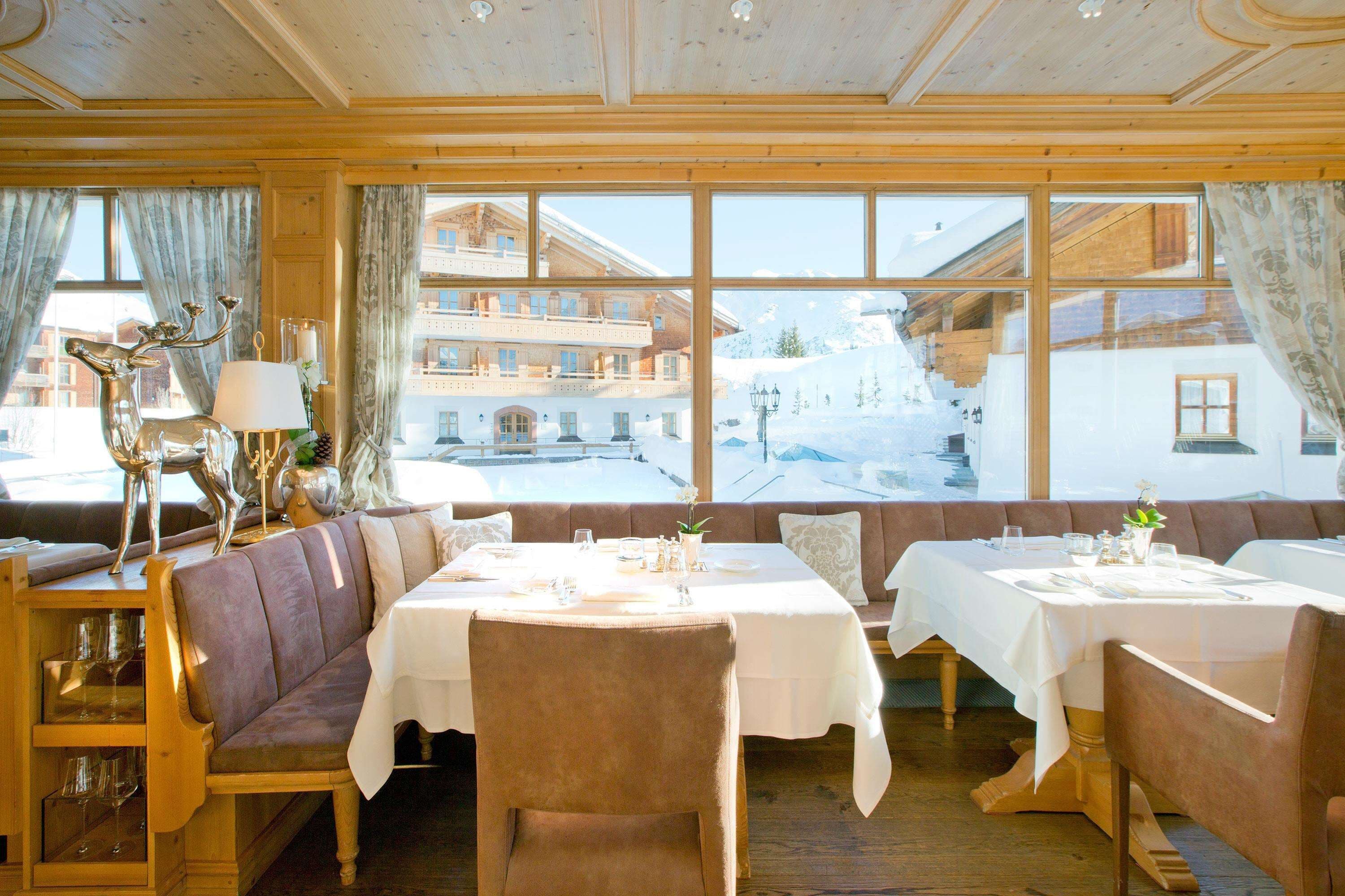 3 restaurants; breakfast, lunch, and dinner served