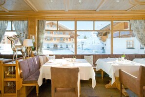 3 restaurants; breakfast, lunch, and dinner served - Burg Vital Resort (Lech am Arlberg)