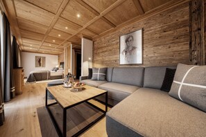 Minibar, in-room safe, free cots/infant beds, rollaway beds - Burg Vital Resort (Lech am Arlberg)
