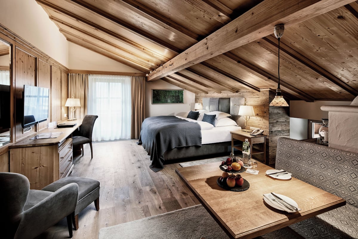 Junior Suite | Minibar, in-room safe, cribs (free), rollaway beds (surcharge)