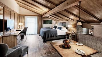 Minibar, in-room safe, free cribs/infant beds, rollaway beds