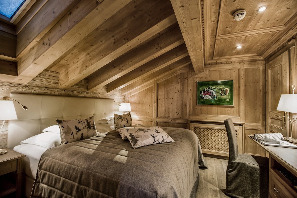 Minibar, in-room safe, cribs (free), rollaway beds (surcharge)