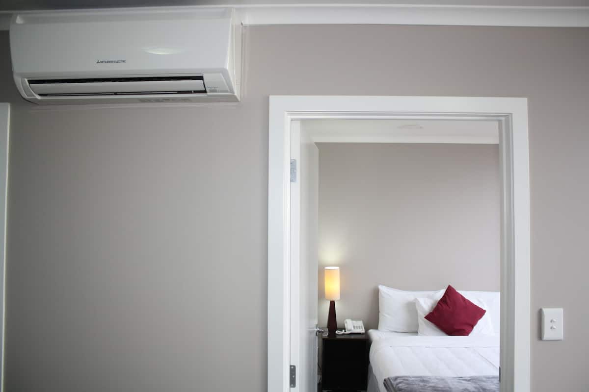 egyptian cotton sheets, premium bedding, individually decorated, desk