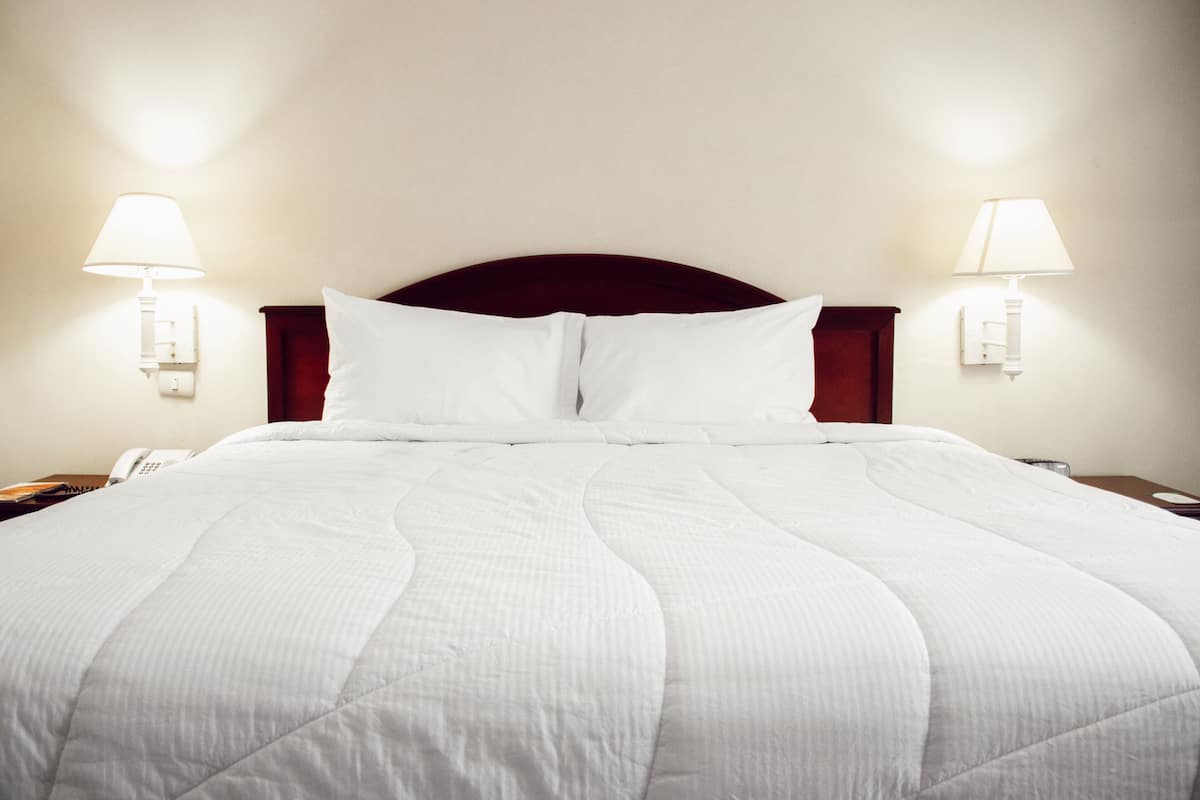 Executive Single Room, 1 King Bed | 1 bedroom, premium bedding, in-room safe, desk