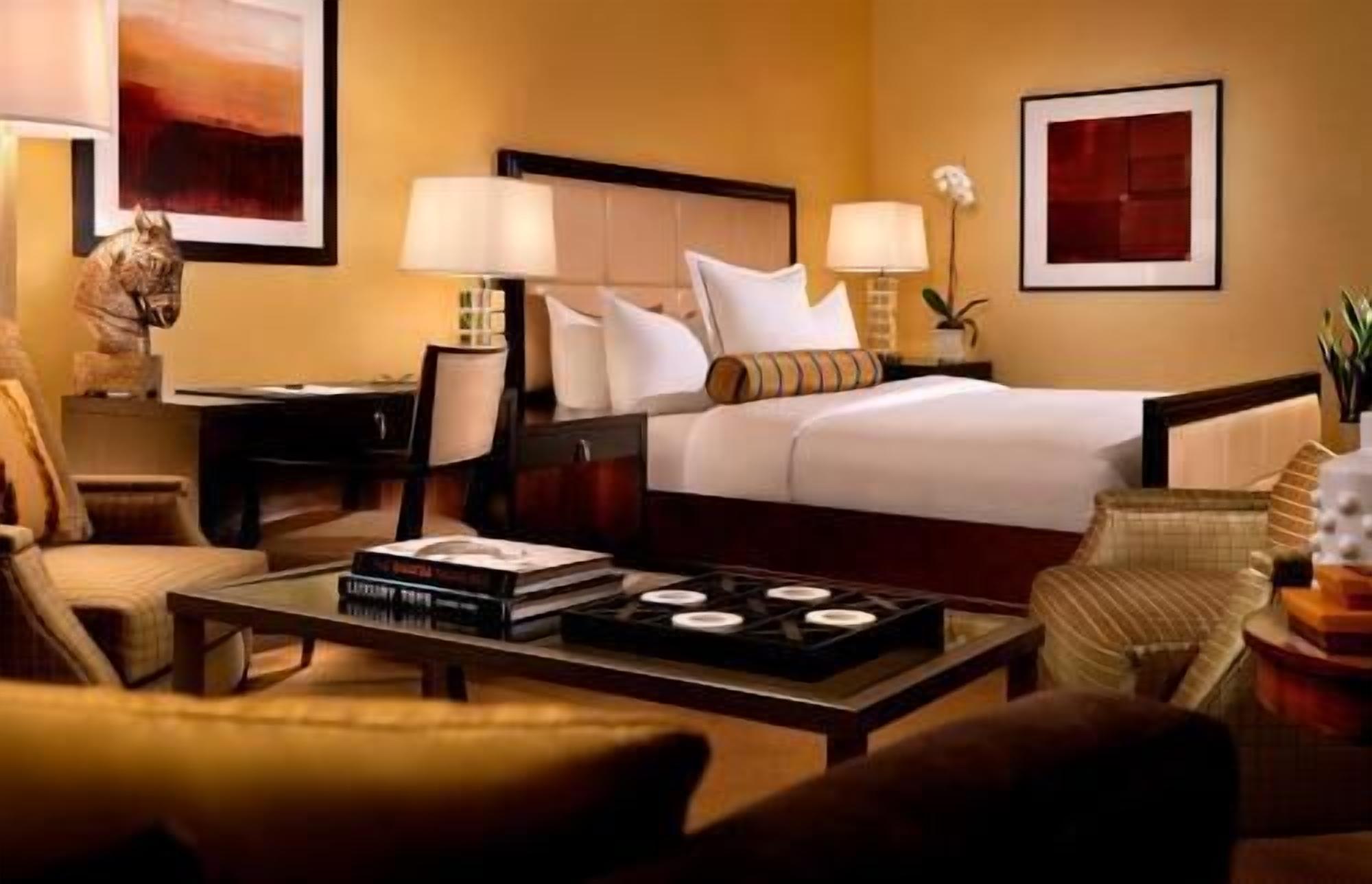 Premium bedding, in-room safe, desk, laptop workspace