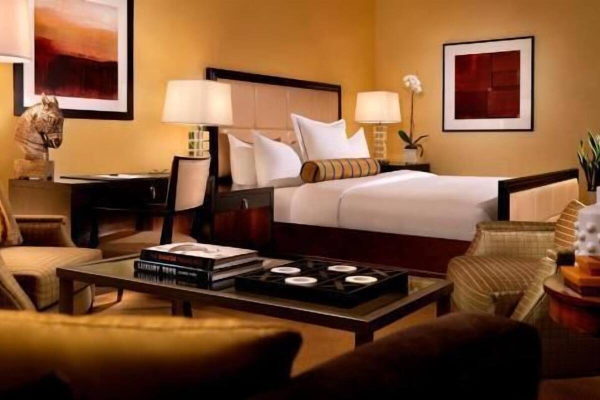 Premium bedding, in-room safe, desk, laptop workspace
