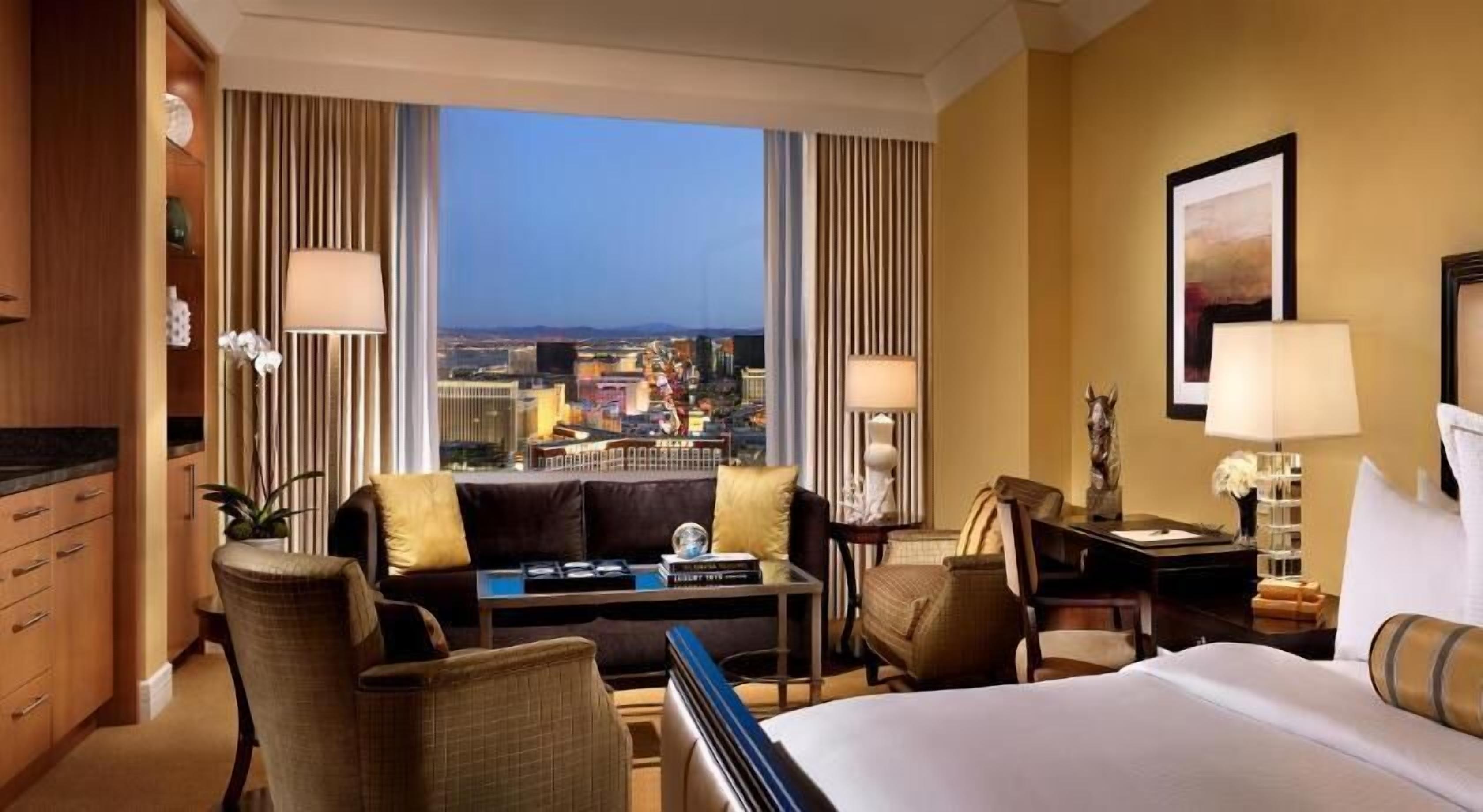 Premium bedding, in-room safe, desk, laptop workspace