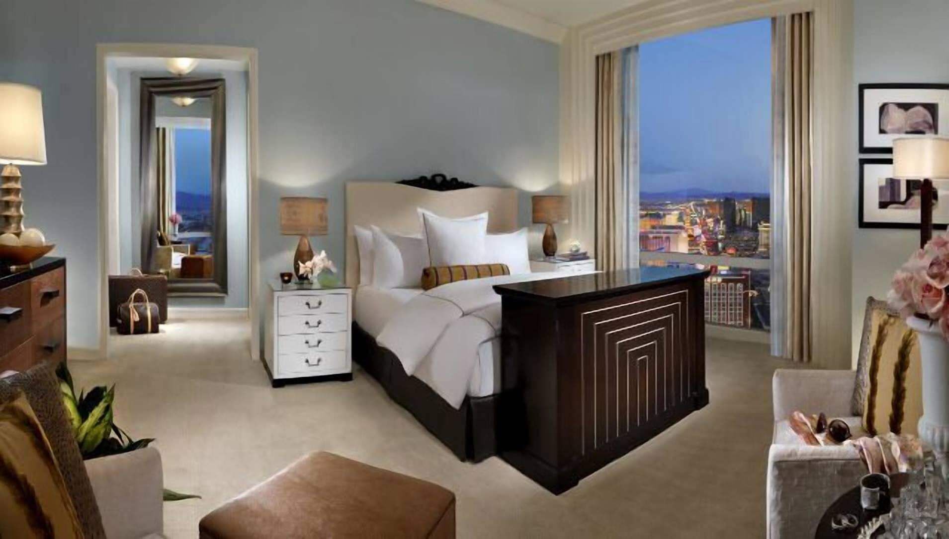 Premium bedding, in-room safe, desk, laptop workspace