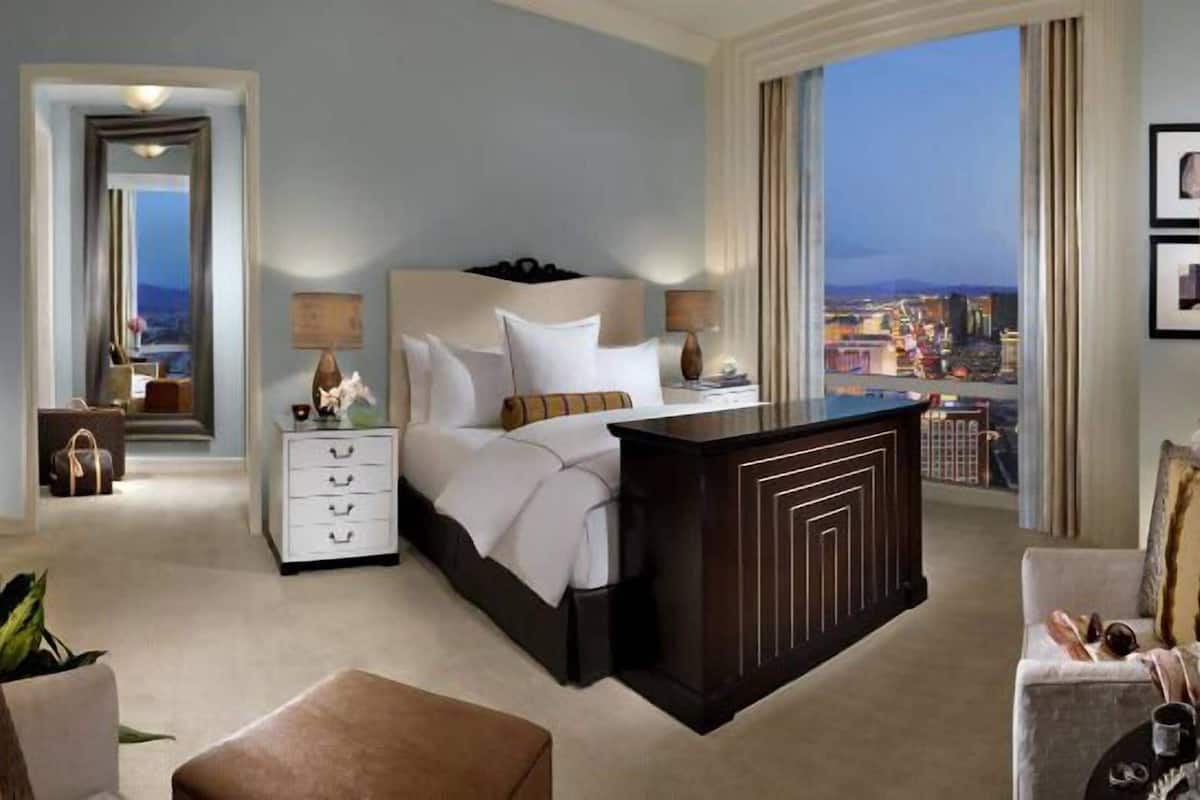 Premium bedding, in-room safe, desk, laptop workspace
