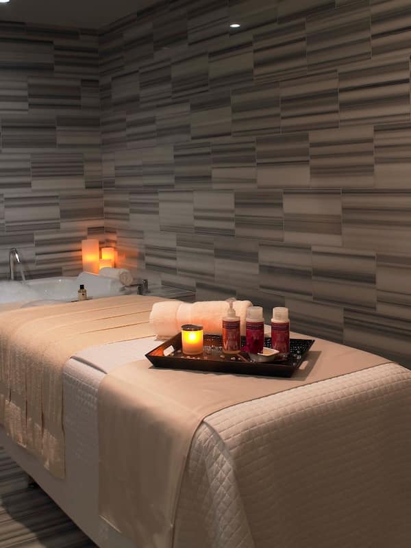 Couples treatment rooms, sauna, steam room, body treatments