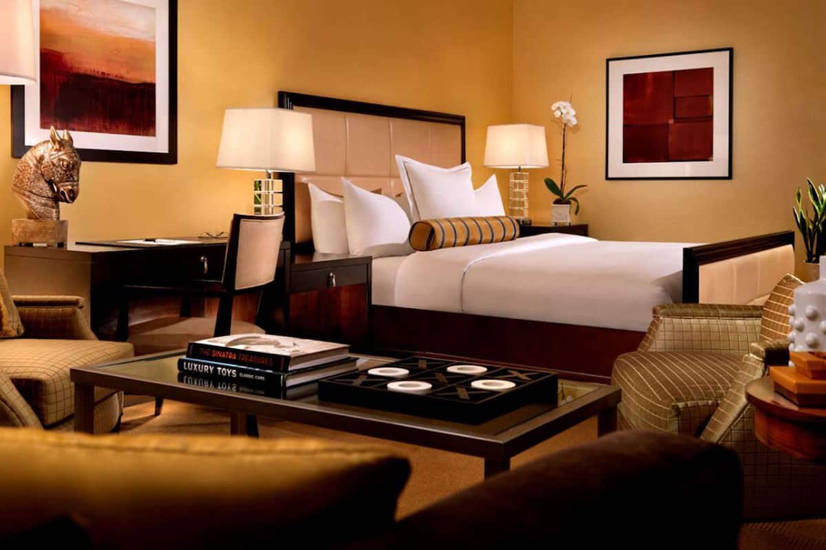 Premium bedding, in-room safe, desk, laptop workspace