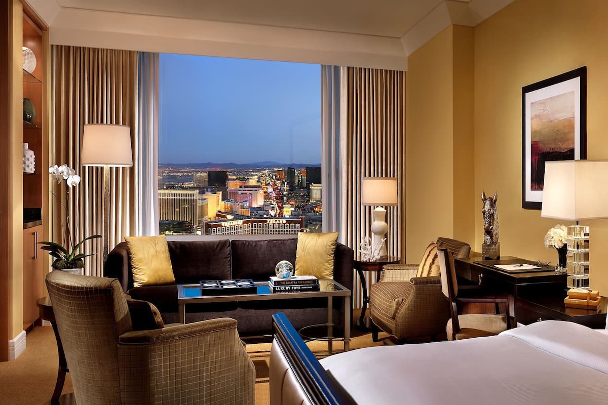 Premium bedding, in-room safe, desk, laptop workspace