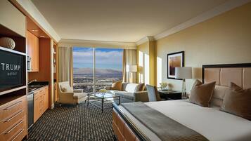 Superior-rum - 1 kingsize-säng | Sängtillbehör av högsta kvalitet och värdeförvaringsskåp på rummet