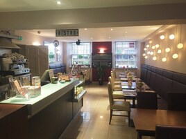 Daily cooked-to-order breakfast (GBP 8 per person)