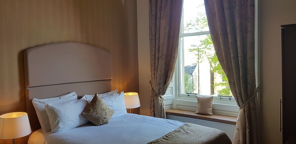 Standard Double Room | Minibar, desk, laptop workspace, iron/ironing board - The Salisbury Hotel (Edinburgh)
