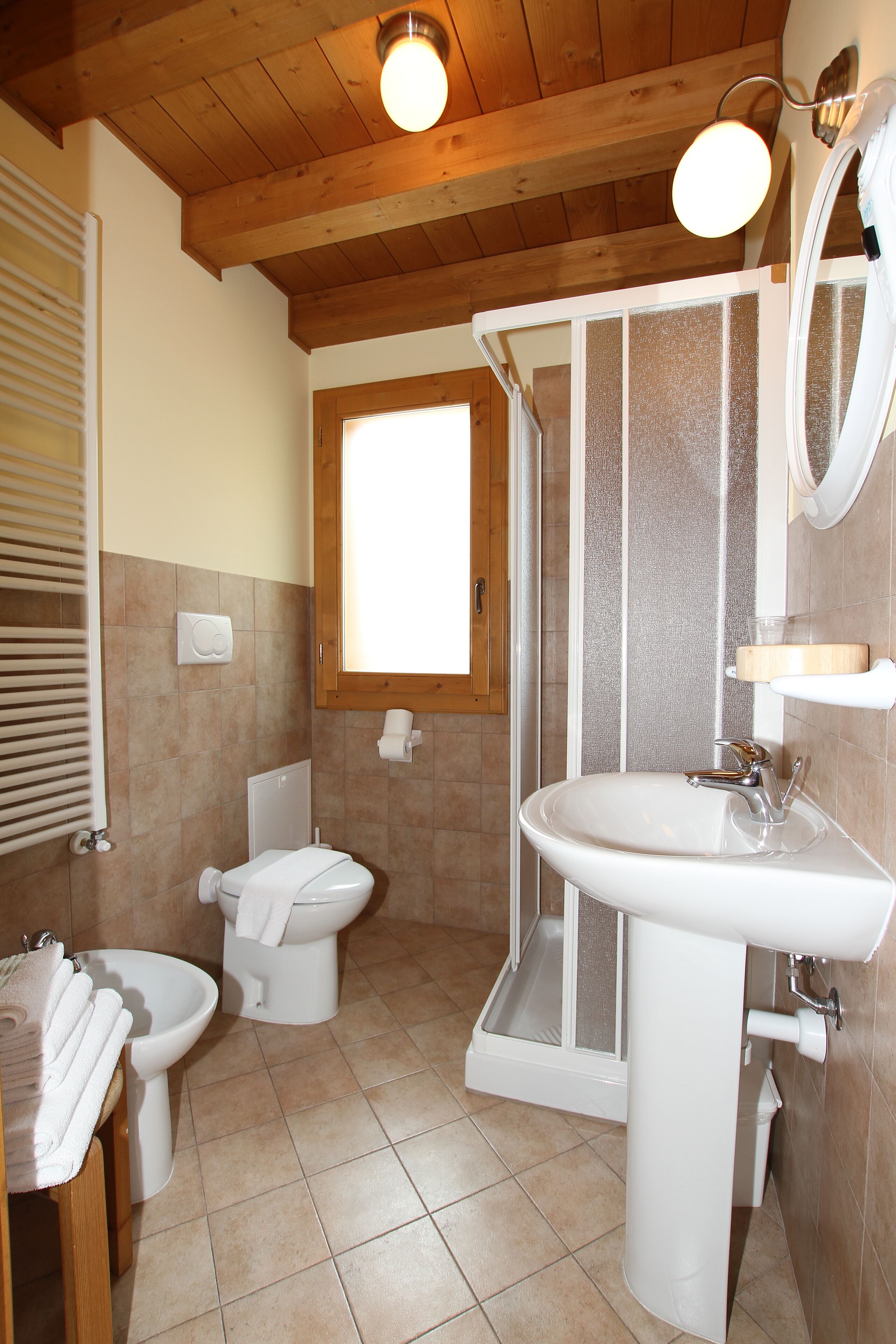 shower, free toiletries, hair dryer, bidet