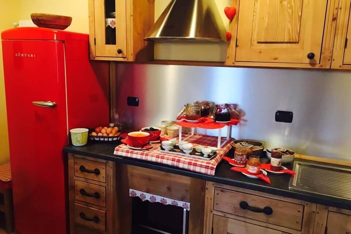 free buffet breakfast