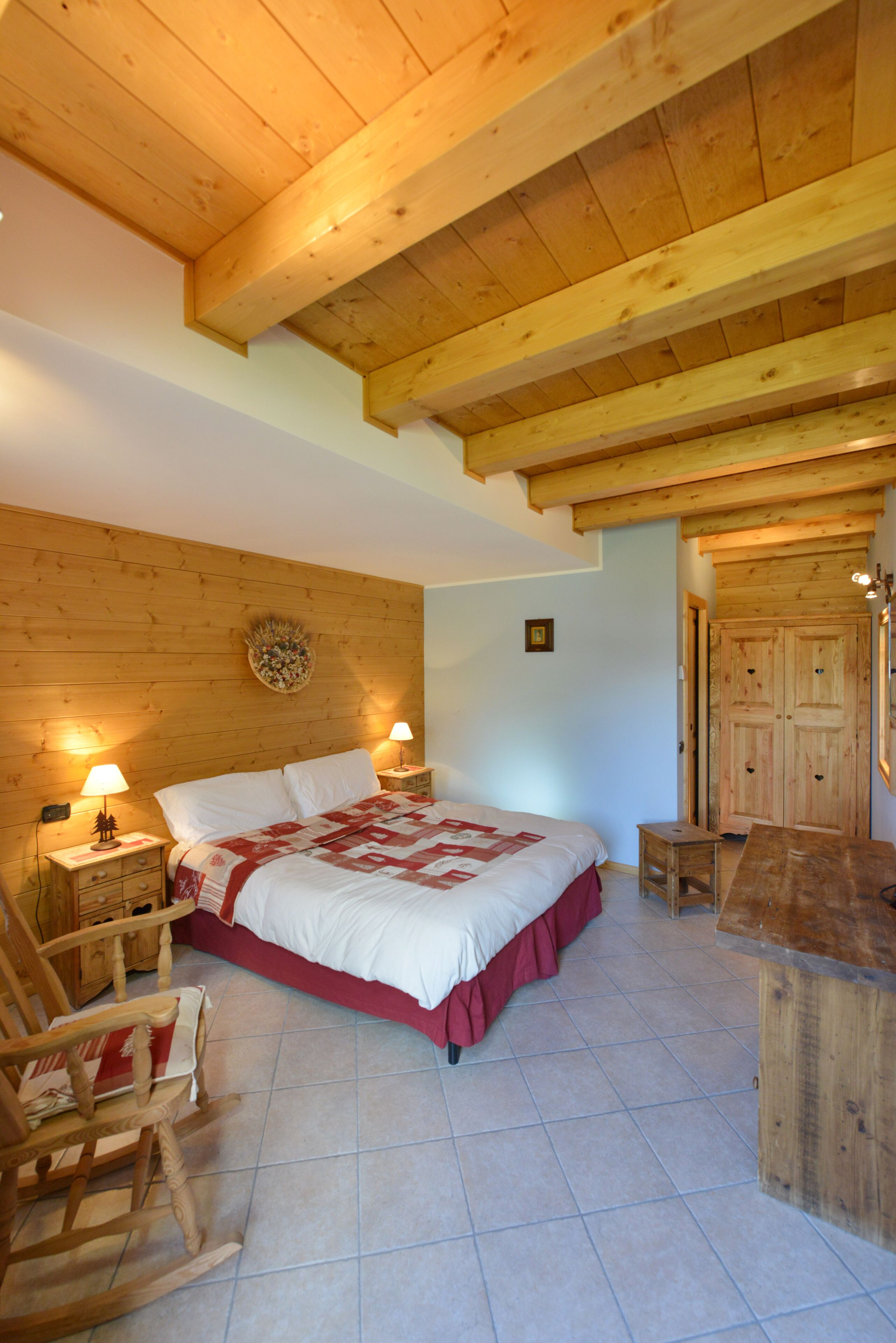 premium bedding, down duvets, minibar, in-room safe